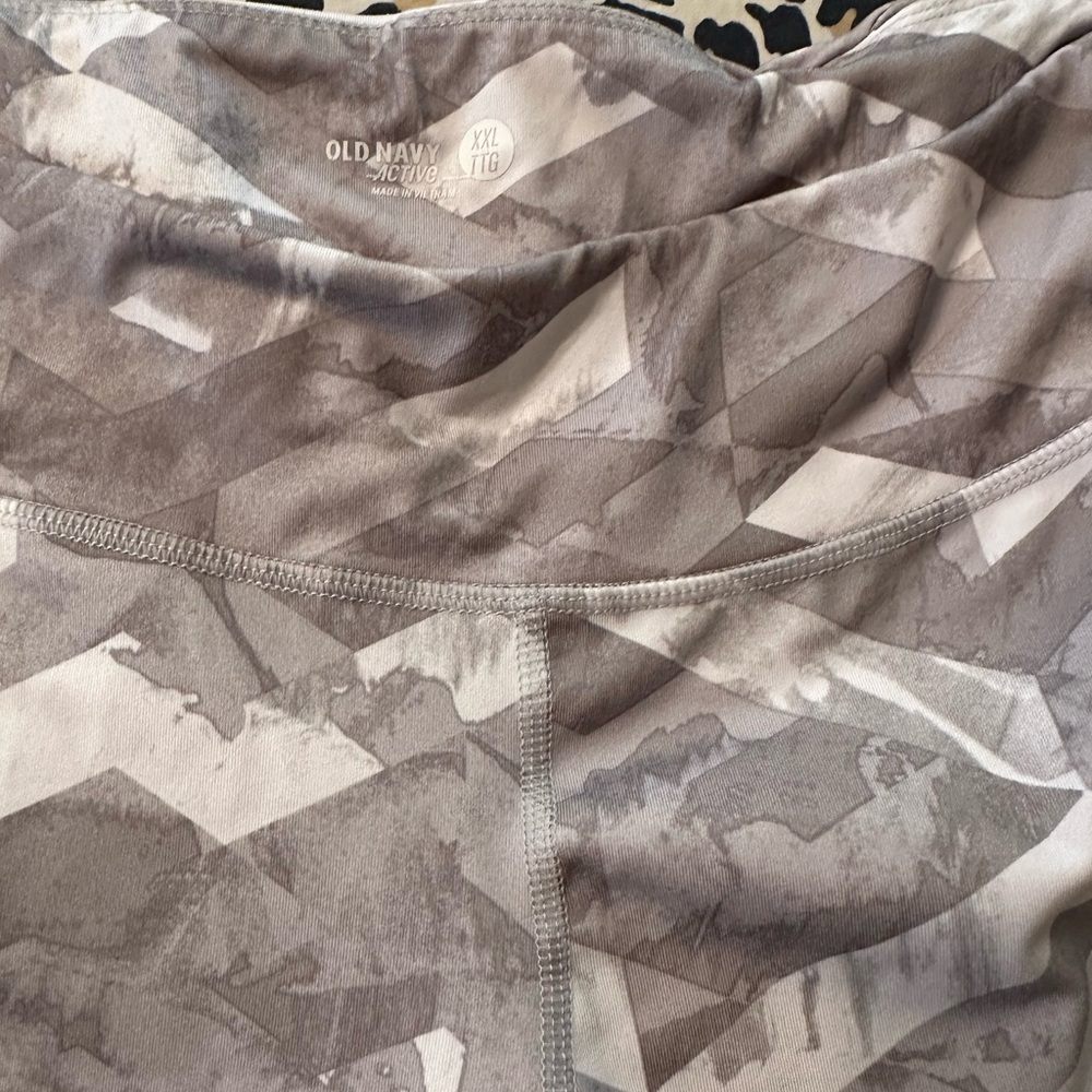 Old Navy Active Geometric Gray Leggings